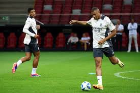 在他效力曼 在他效力曼